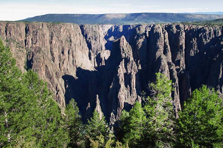 Explore Black Canyon of the Gunnison National Park, featuring stunning cliffs, deep gorges, and thrilling trails for outdoor adventures. Must-visit spots in Colorado Black Canyon of the Gunnison National Park colorado-min-min