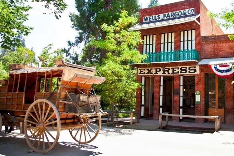 Step back in time at Columbia State Historic Park, where gold rush history comes alive with preserved buildings, shops, and engaging activities.  Columbia State Historic Park