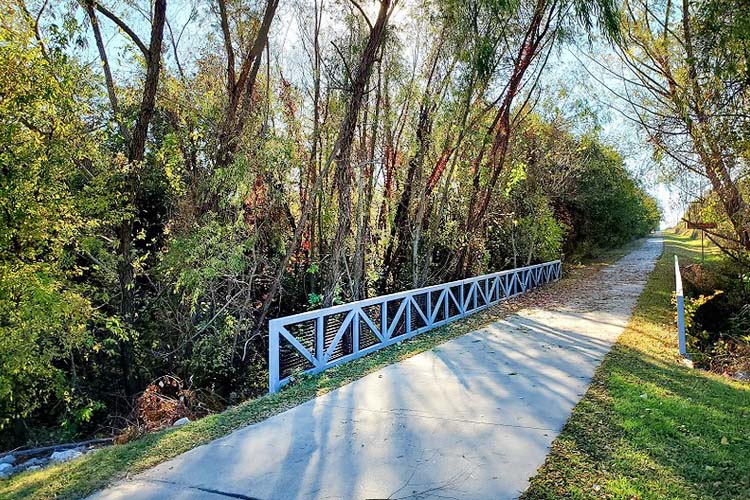 Explore the Cottonbelt Trail: A scenic path for walking, biking, and enjoying nature, connecting Waco’s parks and offering beautiful Texas views. What to do in Waco, Texas Cottonbelt Trail