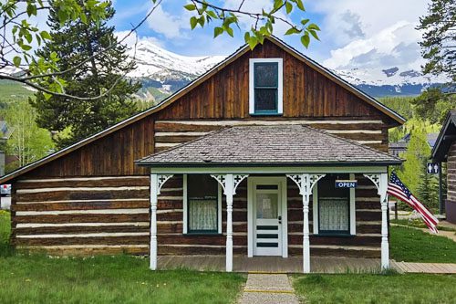 Visit the Edwin Carter Museum: A historic Breckenridge museum showcasing Colorado wildlife exhibits and the life of naturalist Edwin Carter. Exciting Destinations to Visit in Breckenridge, Colorado Edwin Carter Museum Colorado