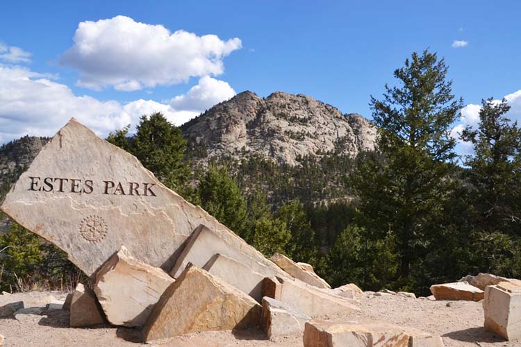 Discover Estes Park, Colorado, a gateway to Rocky Mountain National Park, featuring stunning scenery, outdoor activities, and charming downtown shops. Best attractions to see in Colorado Estes Park