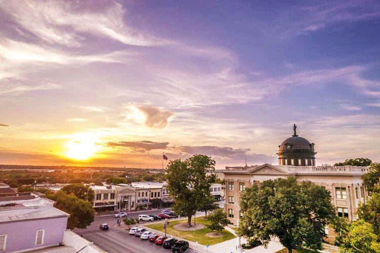 Explore the charming town of Georgetown, TX, known for its beautiful historic square, vibrant arts scene, and outdoor activities along scenic Lake Georgetown. Kid-Friendly Experiences in Texas Georgetown, TX-min