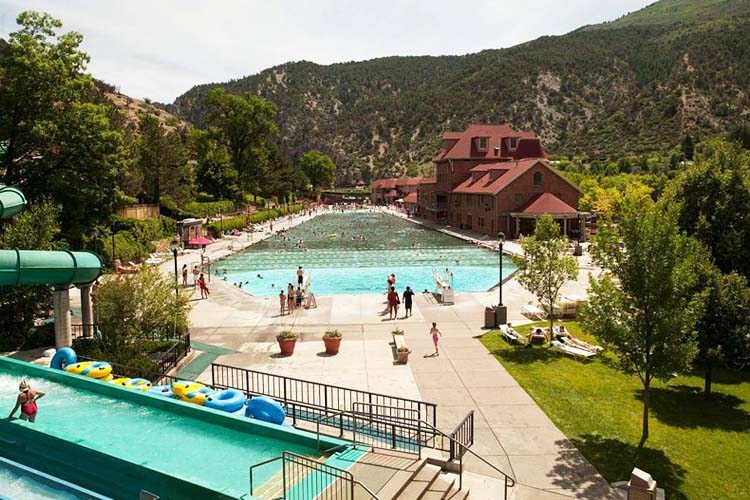 Explore Glenwood Springs, Colorado, known for its natural hot springs, beautiful mountain views, and outdoor adventures like hiking and rafting.Top destinations to explore in Colorado Glenwood Springs-min-min