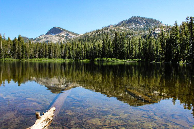 Lake Tahoe offers crystal-clear waters, stunning mountain views, and year-round outdoor activities, from skiing to hiking, making it a must-visit destination. Amazing Places to Explore in California