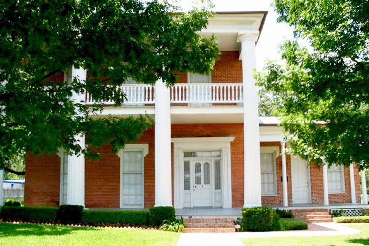 Discover the McCulloch House Museum: A historic home in Waco showcasing early Texas life, heritage exhibits, and the region's fascinating history. What to do in Waco, Texas McCulloch House Museum