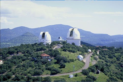 McDonald Observatory in Texas offers stunning views of the night sky and educational programs, perfect for stargazers and science enthusiasts. Popular sites to visit in Texas Davis Mountains, McDonald Observatory