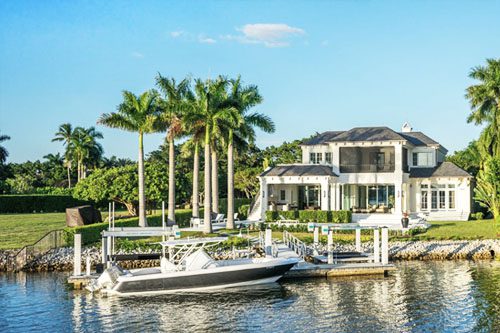 Discover Naples, Florida: A luxurious coastal city known for its stunning beaches, upscale shopping, fine dining, and vibrant arts scene. Naples is known for its upscale shopping, dining, and stunning Gulf beaches Premier places to experience in Florida