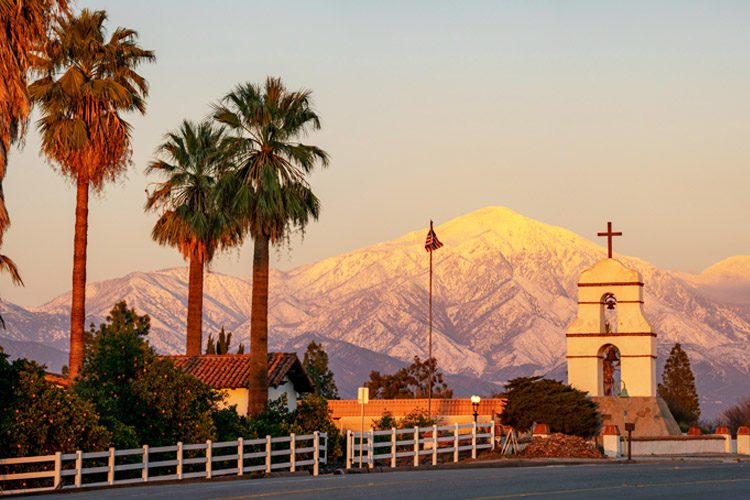 Discover Orange County's stunning beaches, where sun-soaked sands, vibrant surf culture, and coastal fun await for the perfect seaside getaway. Orange County beautiful beaches golden sands of Huntington Beach