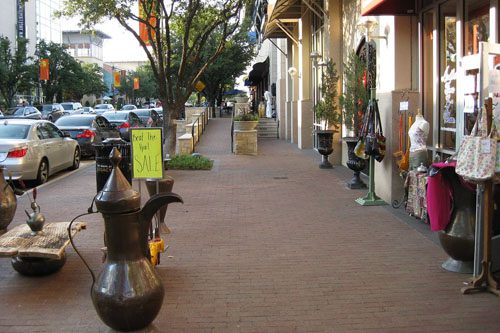 Plano, Texas, offers a mix of modern shopping, dining, and outdoor spaces, making it a vibrant suburban destination with something for everyone. Plano-min