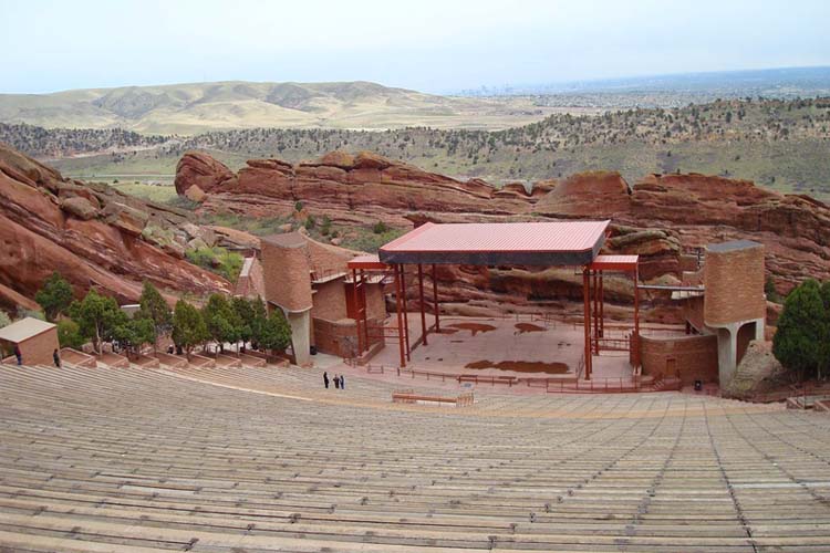 Explore Red Rocks Park and Amphitheatre, a stunning natural landmark known for its iconic music venue and breathtaking red rock formations. Red Rocks Park and Amphitheatre-min-min