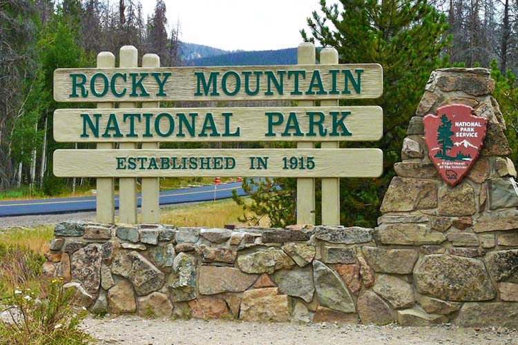 Discover Rocky Mountain National Park, where breathtaking scenery, diverse wildlife, and endless outdoor activities await adventure seekers. Best Places to Visit in Colorado Rocky Mountain National Park-min-min