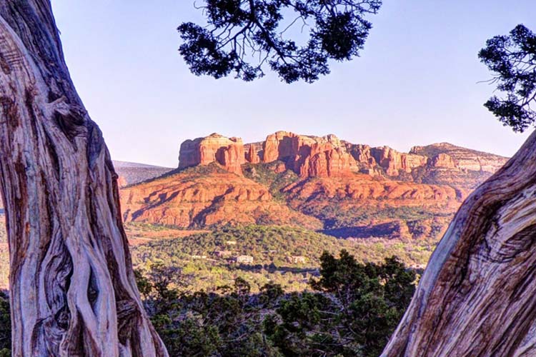 Discover Sedona, Arizona, known for its stunning red rock formations, vibrant art scene, and serene hiking trails perfect for relaxation. Best places to visit in Arizona Sedona, a vibrant town renowned for its stunning red rock formations