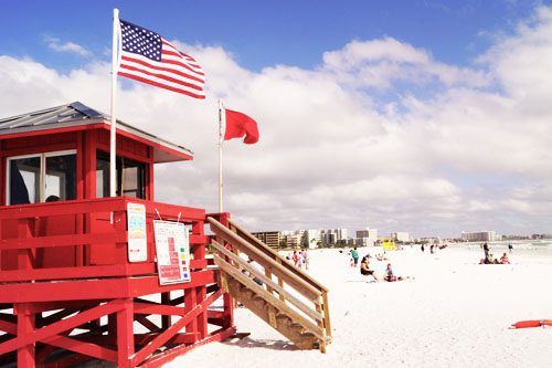 Relax at Siesta Key, Florida: Famous for its powdery white sand beaches, turquoise waters, vibrant nightlife, and charming seaside atmosphere. Best places to visit in Florida Siesta Key is a beach lover’s paradise