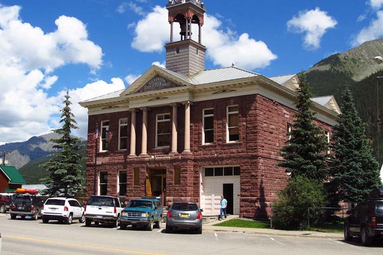 Explore Silverton, Colorado, a historic mining town surrounded by stunning mountains, offering outdoor adventures and rich cultural heritage. Top places to go in Colorado Silverton