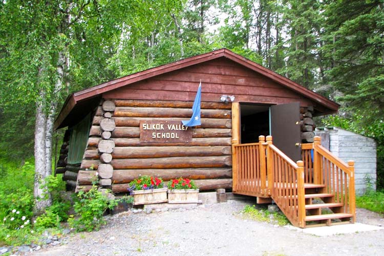 Discover Soldotna, Alaska: A beautiful riverside town known for its excellent fishing, outdoor activities, and stunning natural landscapes. Kenai Peninsula, Soldotna Essential spots to see in Alaska