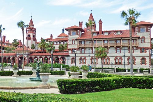 Explore St. Augustine: America's oldest city, offering historic sites, charming streets, beautiful beaches, and centuries-old Spanish architecture. Must-see spots in Florida the oldest city in the U.S. St. Augustine-min