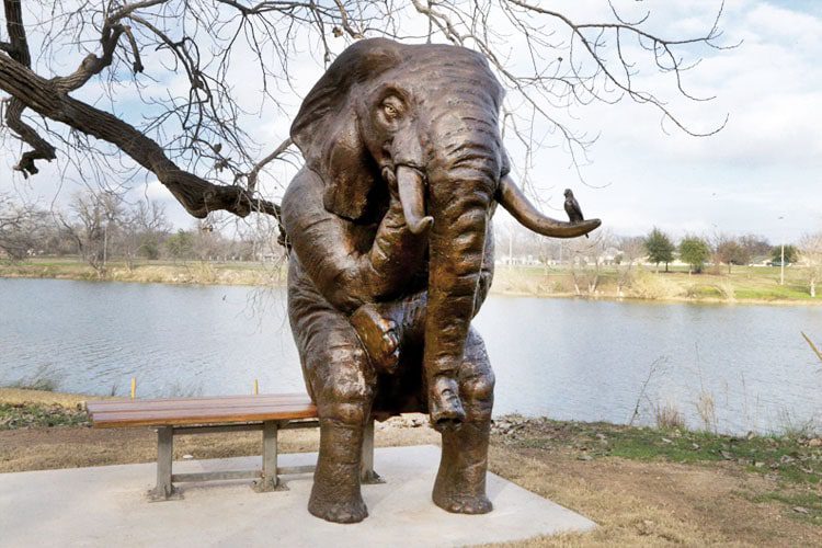 Explore the Waco Sculpture Zoo: A unique outdoor venue featuring stunning sculptures and art installations amidst beautiful natural surroundings. Attractions in Waco, Texas Waco Sculpture Zoo